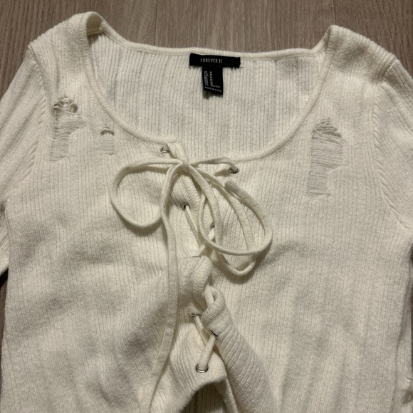 Kit white distressed long sleve crop top - Picture 3 of 4